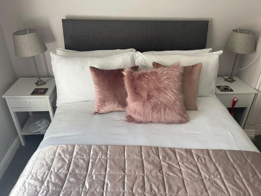 Rooms@ Remedy 2 Bedroom Southport Esterno foto