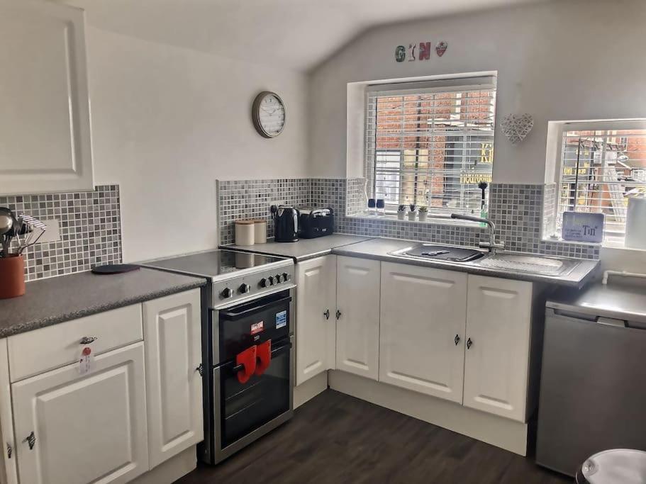 Rooms@ Remedy 2 Bedroom Southport Esterno foto