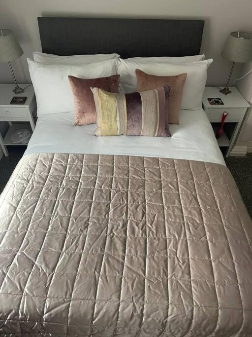 Rooms@ Remedy 2 Bedroom Southport Esterno foto